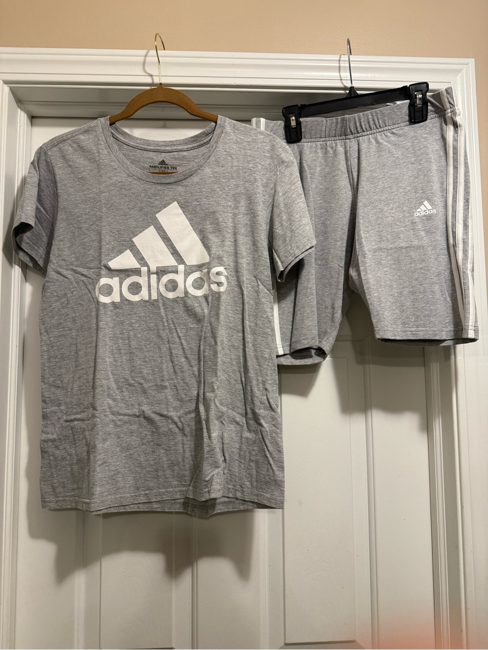adidas Women’s Gray Logo Tee & Shorts 2-Piece Set (Size: M)
